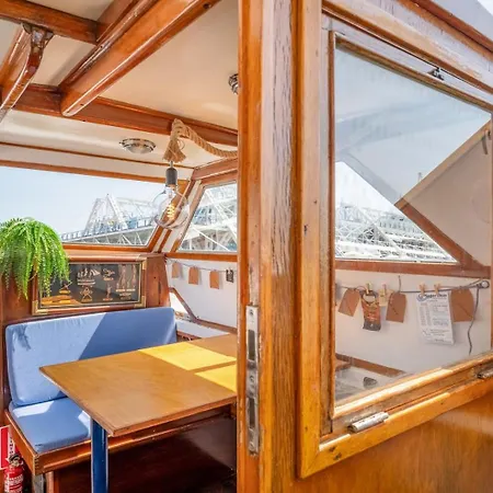 Guestready - Corleone Boat In Parque Nacoes Lisboa