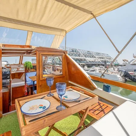 Apartmán Guestready - Corleone Boat In Parque Nacoes