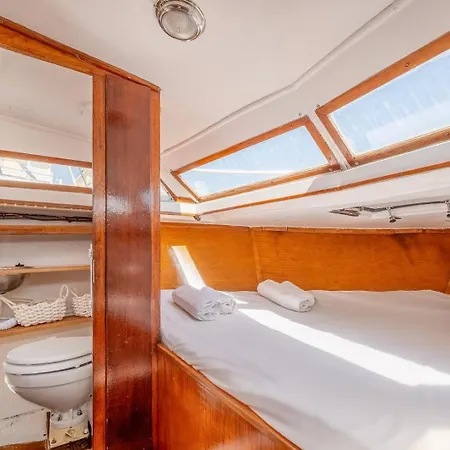 Guestready - Corleone Boat In Parque Nacoes Lisboa